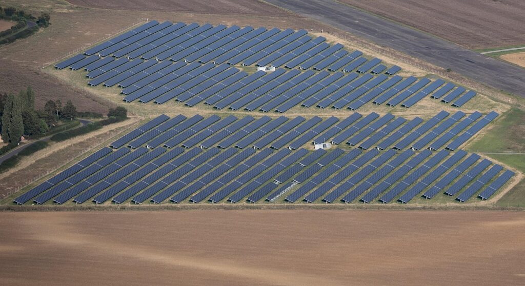 solar-farm-6619505_1280